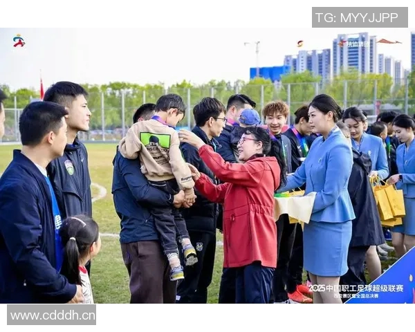 西安足球队勇攀高峰的奋斗历程与锦标赛背后的故事 西安足球队勇攀高峰的奋斗历程与锦标赛背后的故事